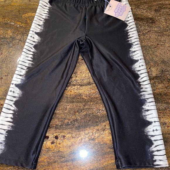 Kids More than Magic Black capri with white designs medium 7/8 - Picture 7 of 8